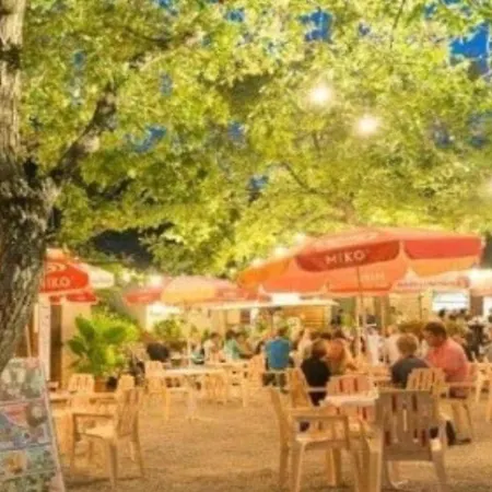 Pour 7 Avec Terrasse Et Cuisine Equipee - Api-1-52-737