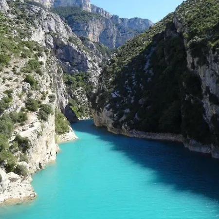 Camping Pour 7 Avec Terrasse Et Cuisine Equipee - Api-1-52-737 *