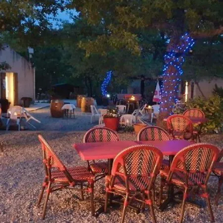 Pour 7 Avec Terrasse Et Cuisine Equipee - Api-1-52-737 אתר קמפינג