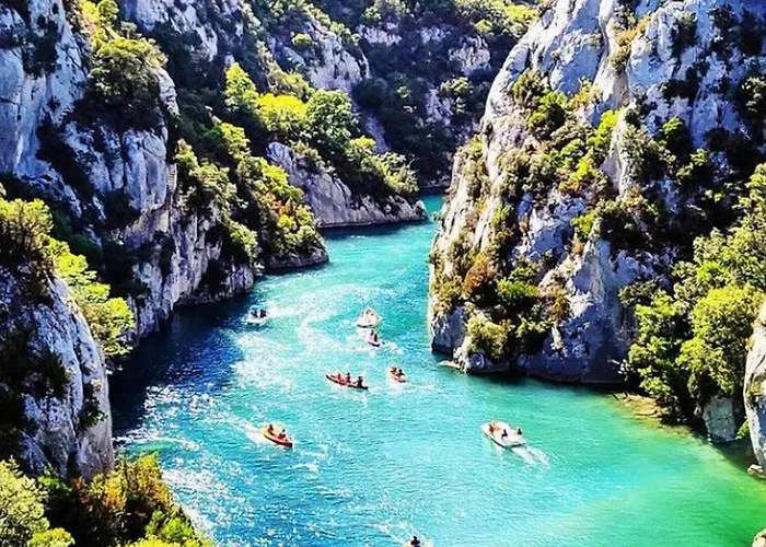 Camping Pour 7 Avec Terrasse Et Cuisine Equipee - Api-1-52-737 *