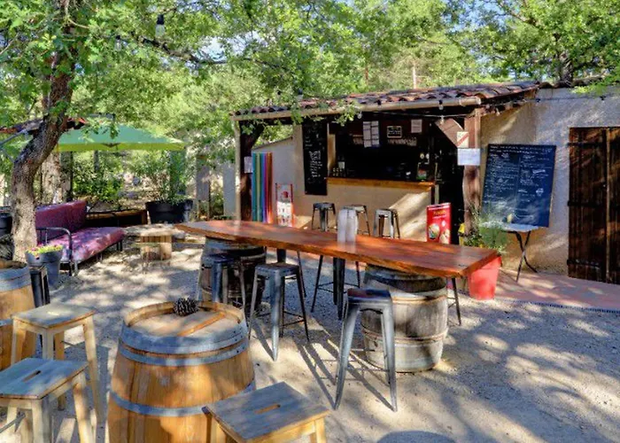 Camping Pour 7 Avec Terrasse Et Cuisine Equipee - Api-1-52-737 Esparron-de-Verdon