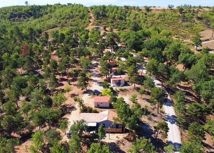 Camping Pour 7 Avec Terrasse Et Cuisine Equipee - Api-1-52-737 Esparron-de-Verdon